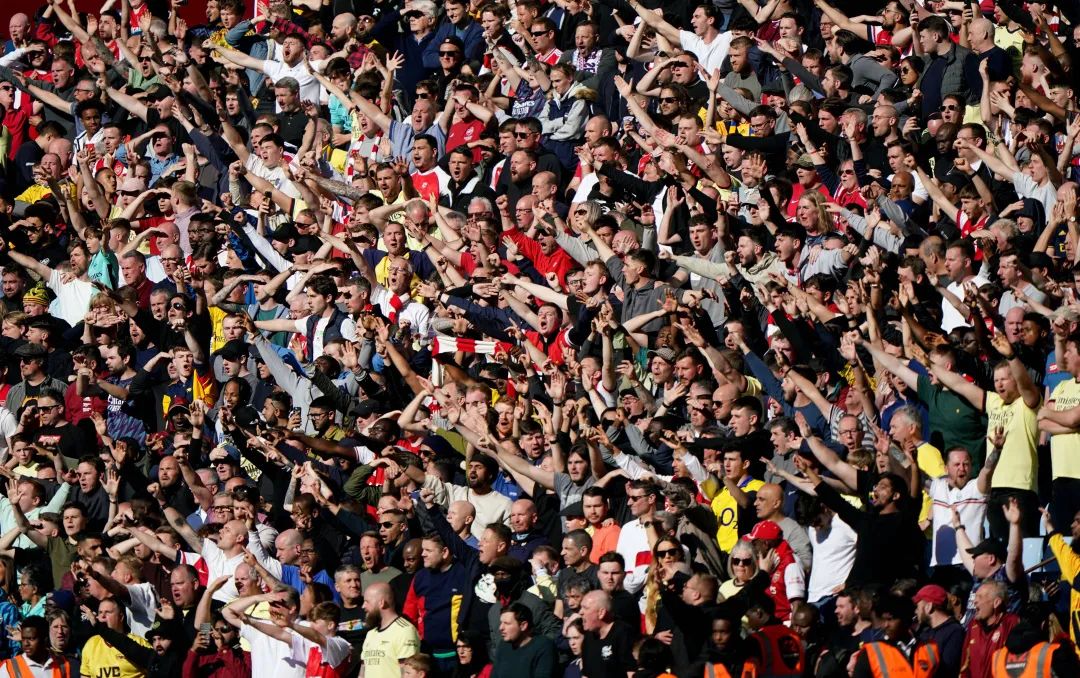 他正在从 他正在从