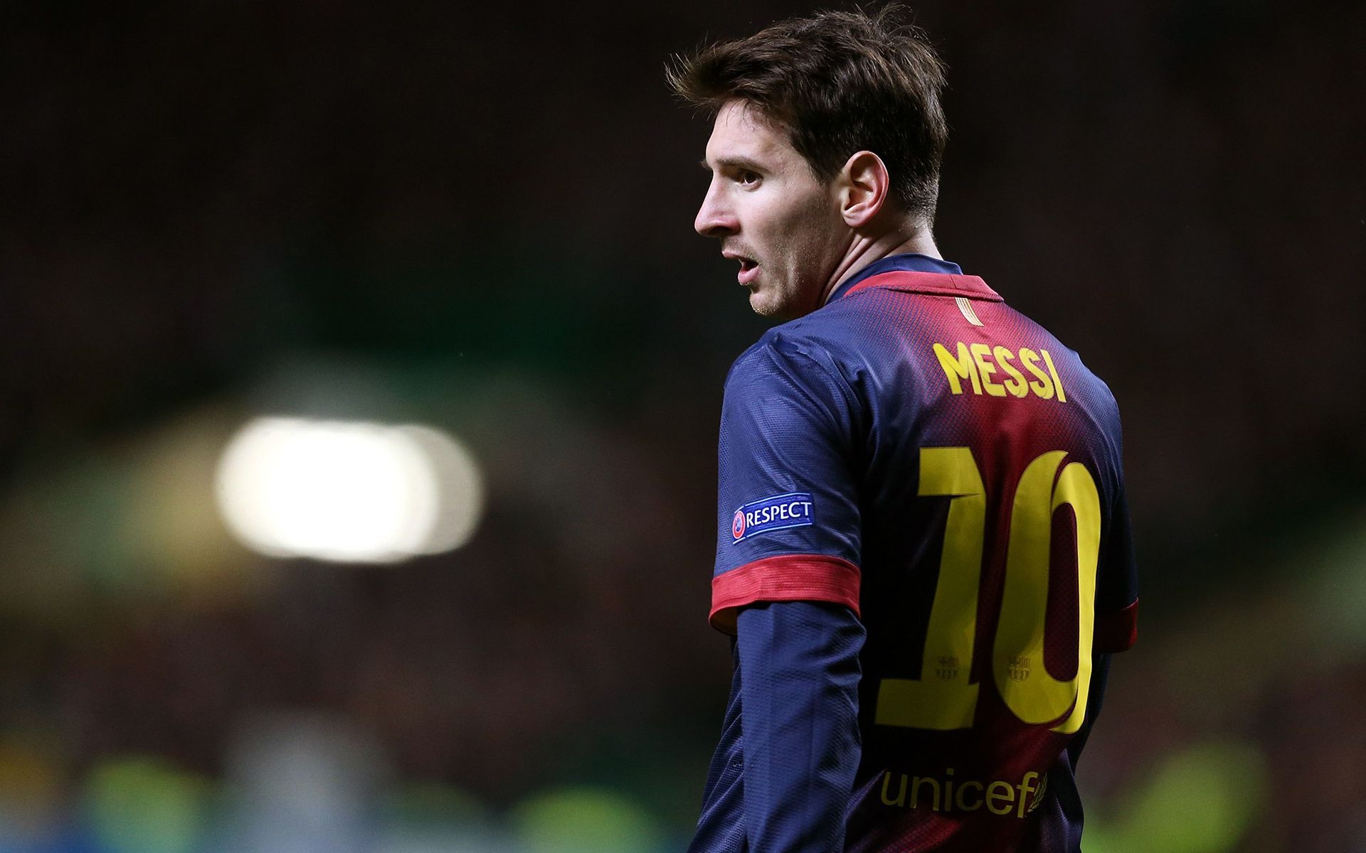 仅彰显出萨 仅彰显出萨